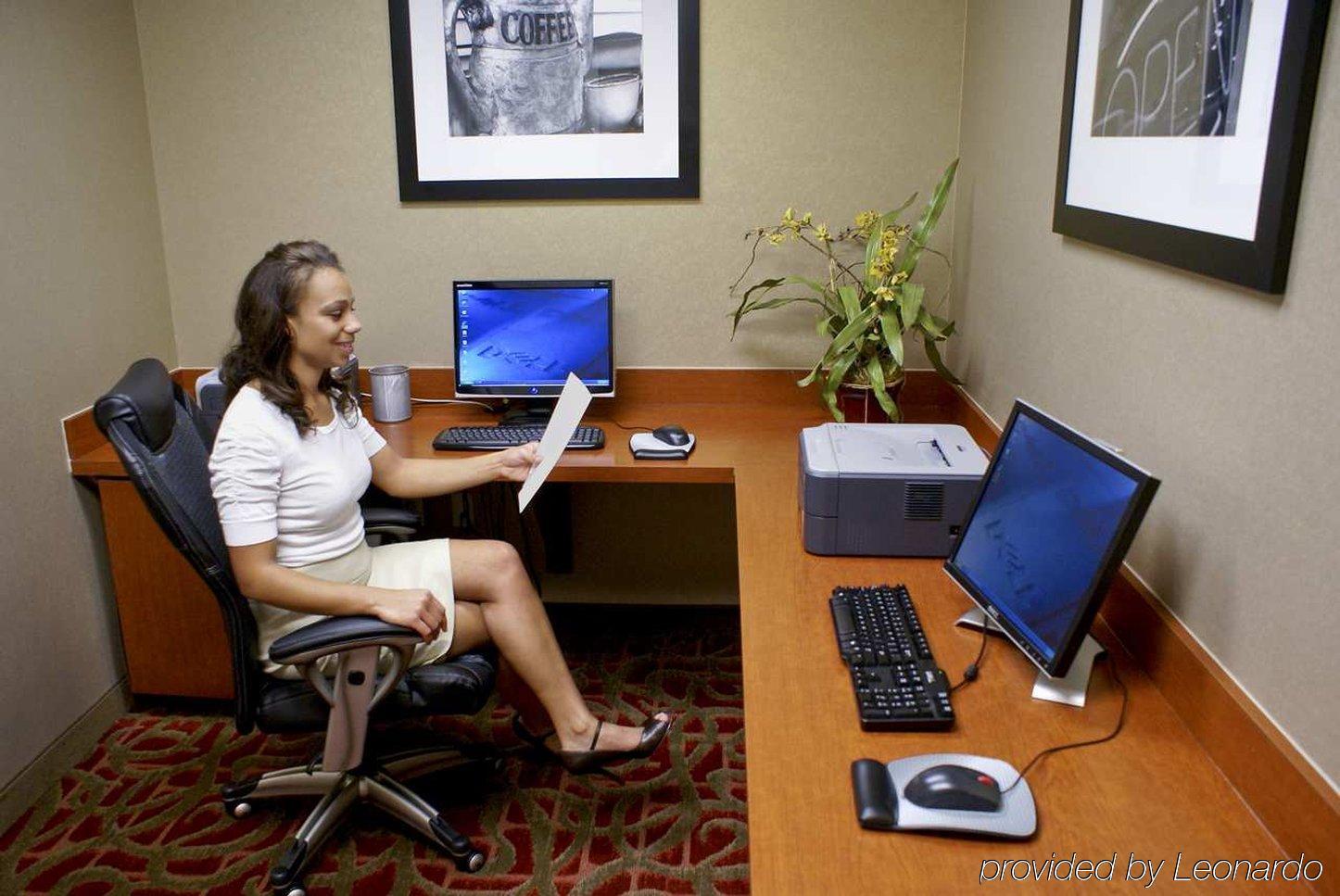 Hampton Inn & Suites Camarillo Konforlar fotoğraf